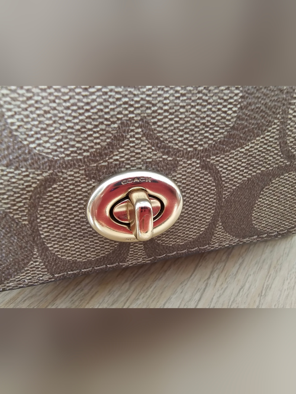 COACH Eyeglasses/Sunglasses Case - Turn-Lock Style - Picture 3 of 13